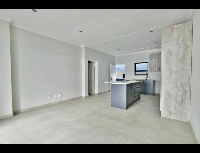 2 BEDROOM APARTMENT FOR SALE IN BRYANSTON